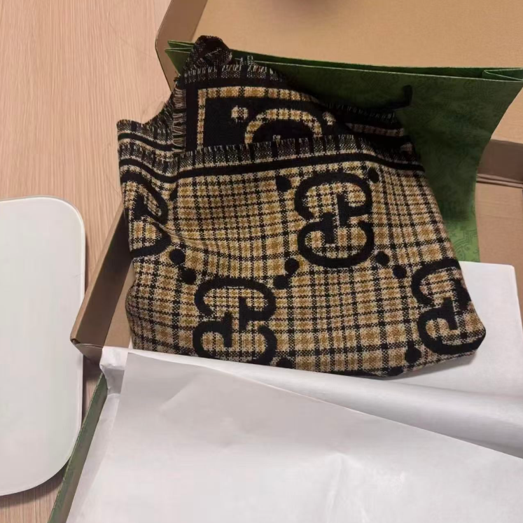 未使用 GUCCI/古驰 Gucci 格纹围巾
