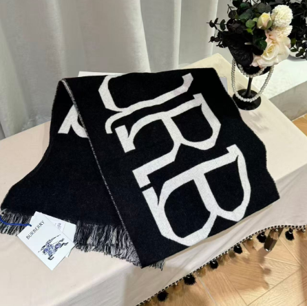 99新 BURBERRY/博柏利 bbr 黑白围巾