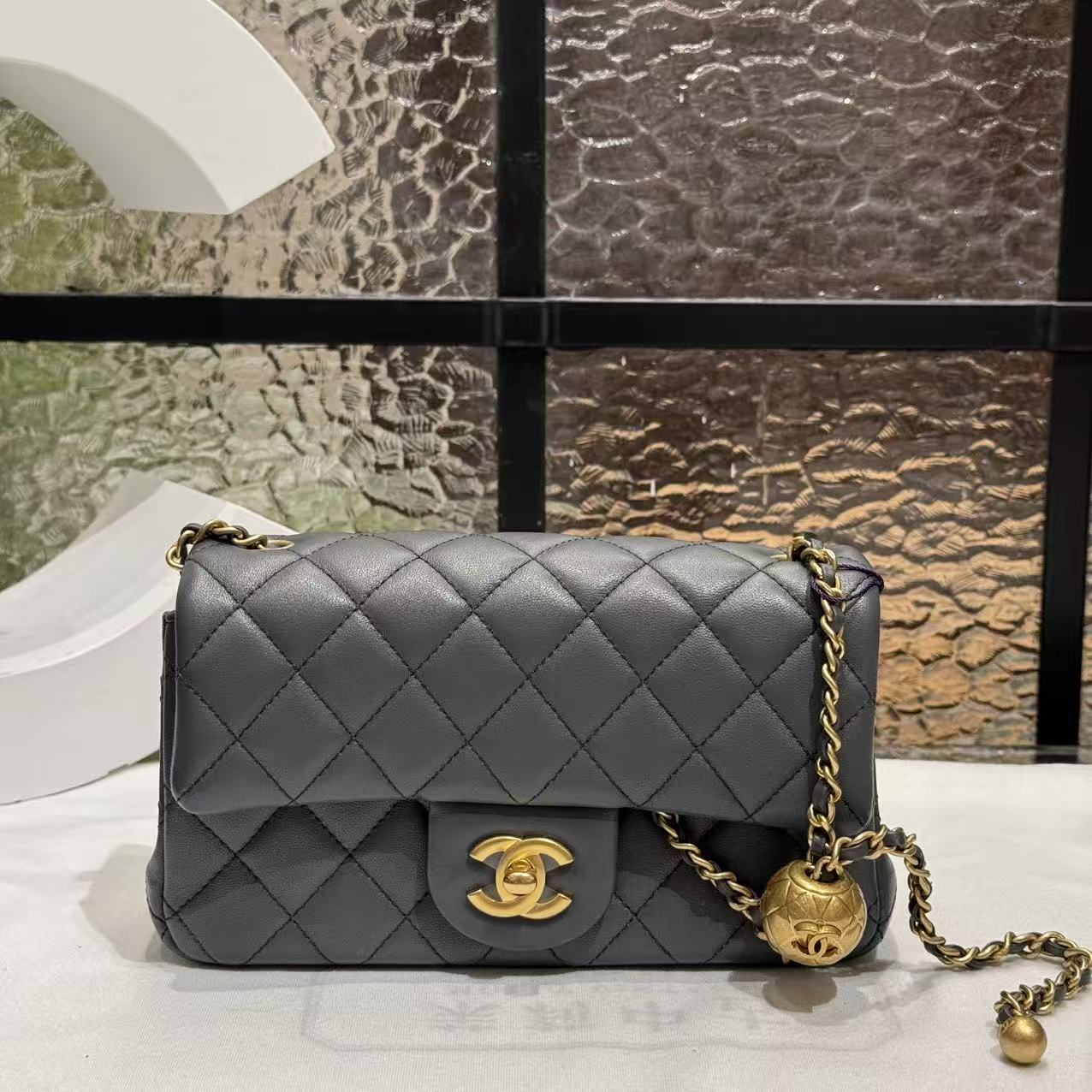 99新 Chanel/香奈儿 Chanel23k灰金金球大mini斜挎包