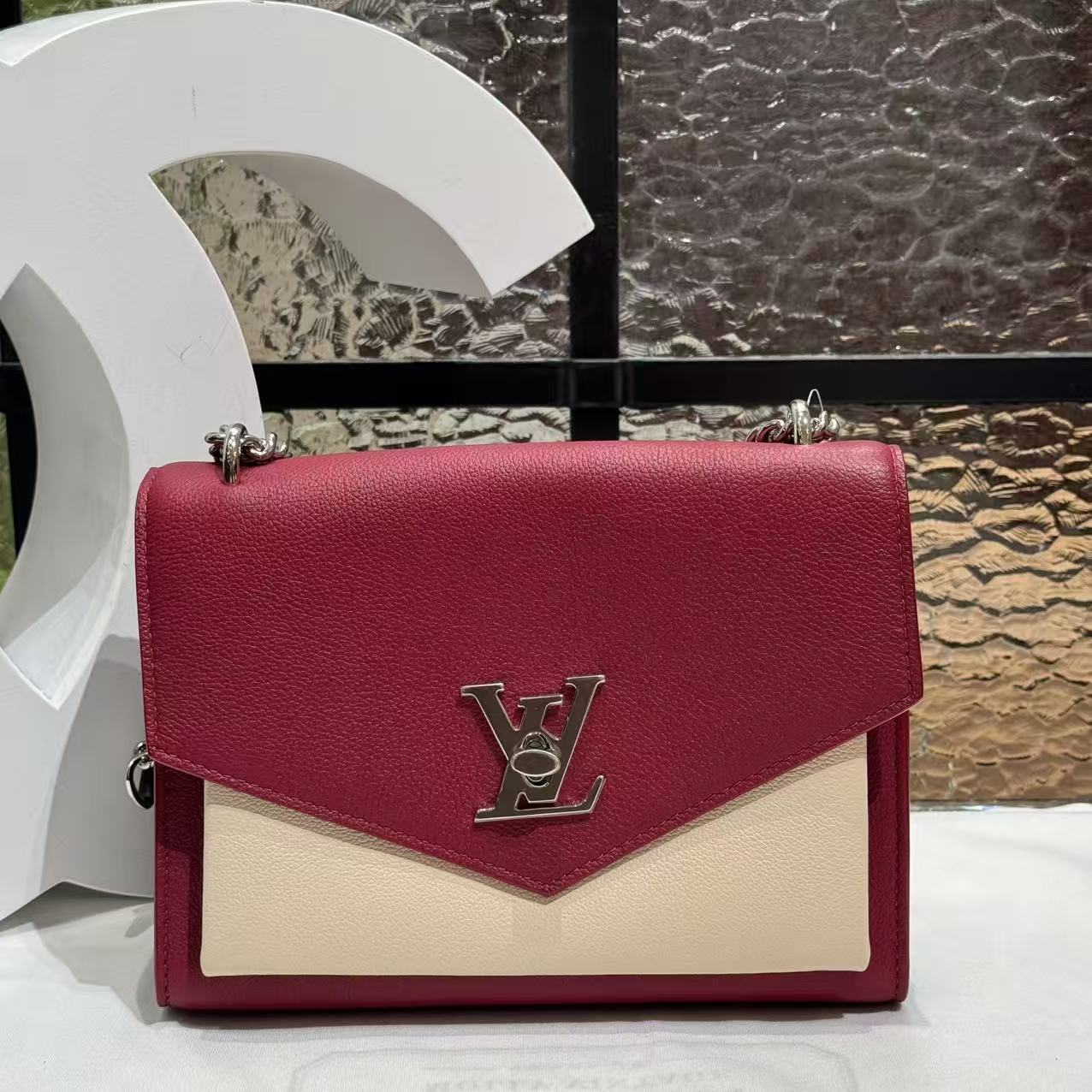99新 LouisVuitton/路易威登 LV拼红lock me斜挎包